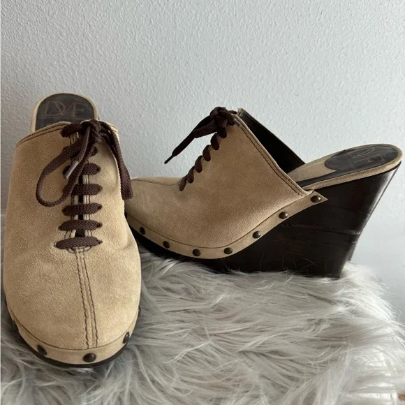 Diane Von Furstenberg Cream and Brown Mules with Elegant Design - Picture 3 of 6